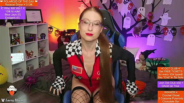 Snapshot of TheLaceyBloom chatting on October 30, 2025, 1:26 am TheLaceyBloom online show from October 30, 2025, 1:26 am