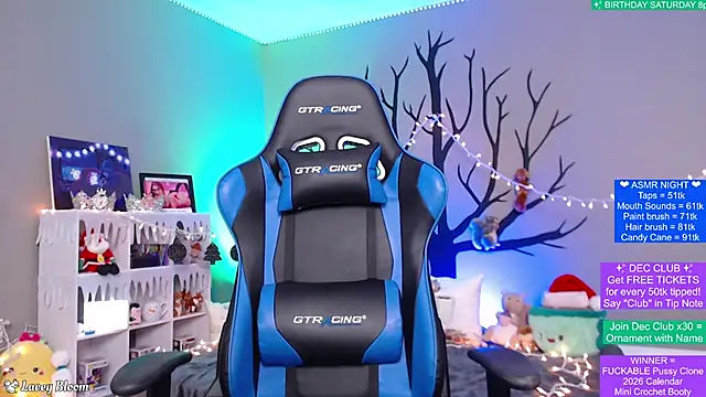 Snapshot of TheLaceyBloom chatting on December 5, 2025, 1:27 am TheLaceyBloom online show from December 5, 2025, 1:27 am