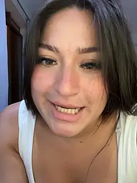 Snapshot of LuceroRm chatting on February 19, 2026, 5:04 am LuceroRm online show from February 19, 2026, 5:04 am