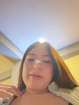 LuceroRm online show from August 5, 2026, 4:17 am