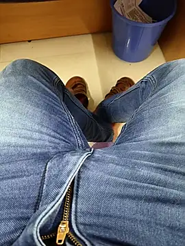 adicma123 online show from November 7, 2025, 1:48 pm