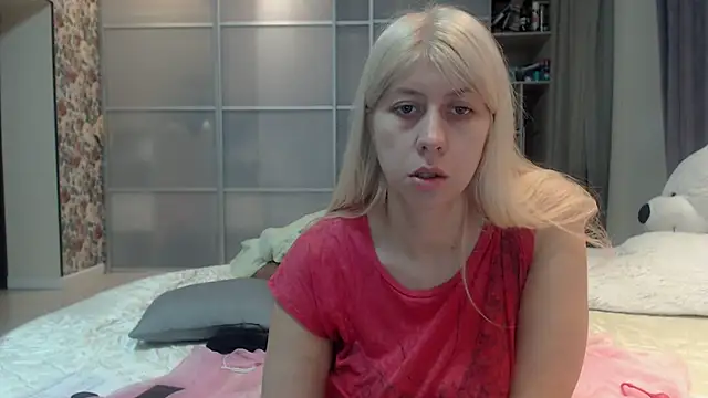 KyliePag online show from December 19, 2025, 7:00 am