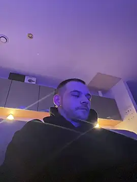 Snapshot of Z1uk chatting on March 3, 2026, 1:12 am Z1uk online show from March 3, 2026, 1:12 am