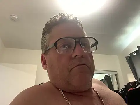 Snapshot of iwantutocum1X chatting on April 14, 2026, 7:19 pm iwantutocum1X online show from April 14, 2026, 7:19 pm