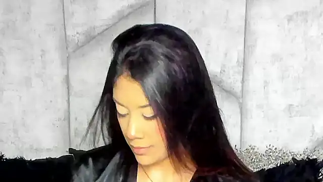 Snapshot of EmmaWillde chatting on December 23, 2024, 5:22 pm EmmaWillde online show from December 23, 2024, 5:22 pm