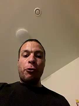 Snapshot of Reposed_Sundown chatting on December 17, 2025, 10:04 pm Reposed Sundown online show from December 17, 2025, 10:04 pm