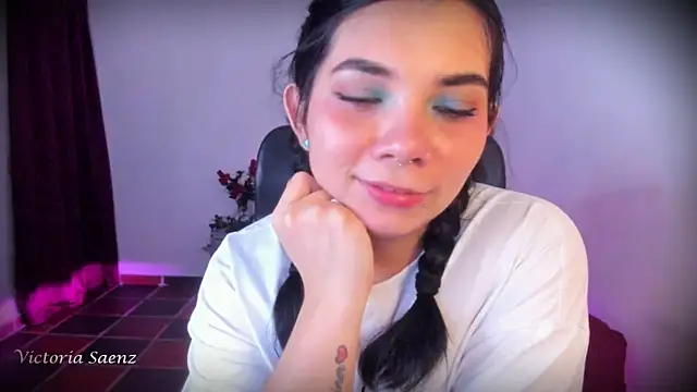 victoriaasaenz  online show from April 2, 2026, 1:02 am