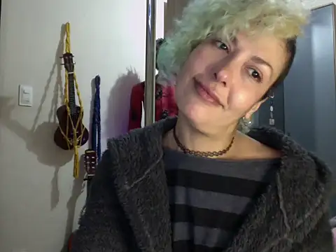 Snapshot of MariLouM chatting on June 25, 2026, 8:58 pm MariLouM online show from June 25, 2026, 8:58 pm