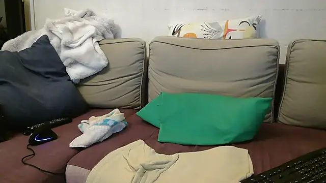 Snapshot of chrichri38@xh chatting on December 5, 2025, 3:54 pm chrichri38xh online show from December 5, 2025, 3:54 pm