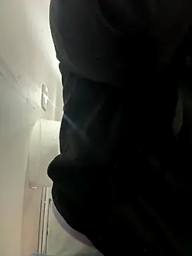 Snapshot of ZiaCalifa chatting on November 20, 2025, 9:43 am ZiaCalifa online show from November 20, 2025, 9:43 am