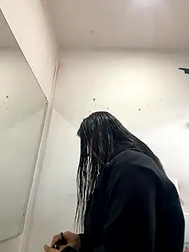 Snapshot of ZiaCalifa chatting on December 4, 2025, 9:52 am ZiaCalifa online show from December 4, 2025, 9:52 am