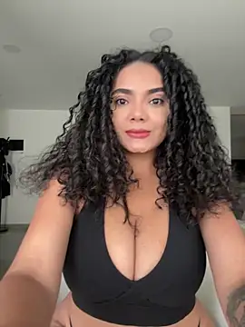 Mariecurl online show from April 7, 2026, 9:05 pm