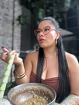 Snapshot of Insane_Issa chatting on February 8, 2026, 7:11 pm Insane Issa online show from February 8, 2026, 7:11 pm