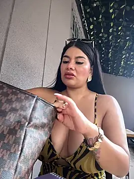 Snapshot of Insane_Issa chatting on March 2, 2026, 8:27 pm Insane Issa online show from March 2, 2026, 8:27 pm