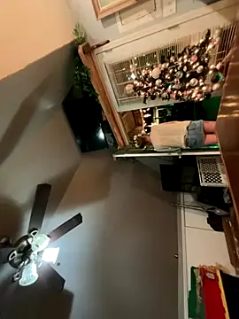 Snapshot of SummerBlueMoon chatting on December 14, 2025, 2:07 am SummerBlueMoon online show from December 14, 2025, 2:07 am