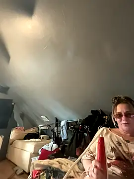 Snapshot of SummerBlueMoon chatting on November 11, 2025, 9:31 pm SummerBlueMoon online show from November 11, 2025, 9:31 pm