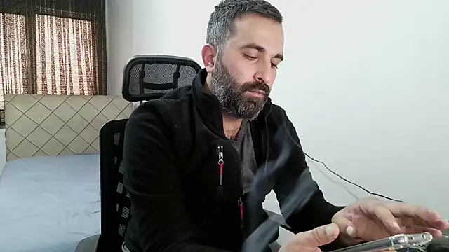 Snapshot of tgltplsr chatting on November 24, 2025, 6:02 am tgltplsr online show from November 24, 2025, 6:02 am