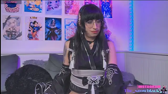 snowblack  online show from May 13, 2026, 6:04 pm
