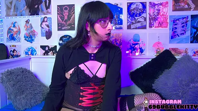 snowblack  online show from March 5, 2025, 4:02 pm