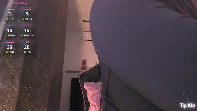 Snapshot of LunaBaker-1 chatting on December 21, 2025, 5:14 pm LunaBaker-1 online show from December 21, 2025, 5:14 pm