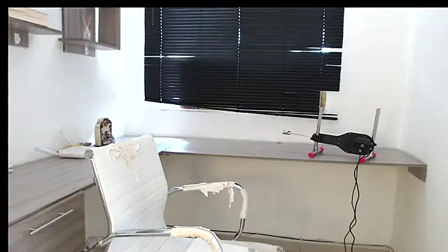 MIYESSI online show from September 8, 2025, 4:39 pm