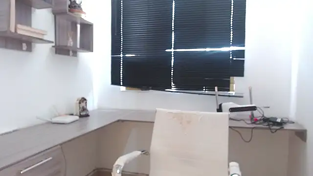 MIYESSI online show from September 17, 2025, 6:54 pm