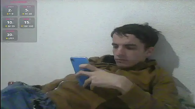 Snapshot of Tombgy07 chatting on March 19, 2025, 8:32 pm Tombgy07 online show from March 19, 2025, 8:32 pm