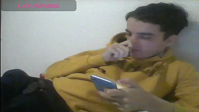 Snapshot of Tombgy07 chatting on March 14, 2025, 9:00 pm Tombgy07 online show from March 14, 2025, 9:00 pm