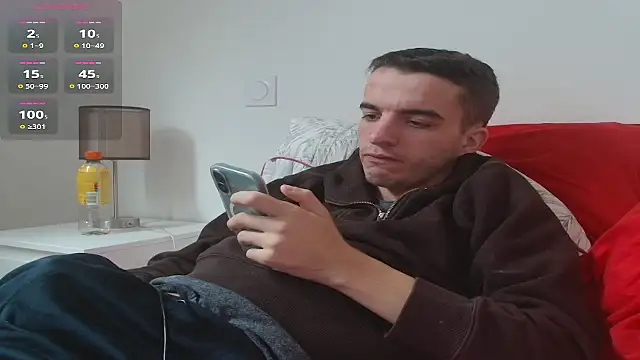 Snapshot of Tombgy07 chatting on November 6, 2025, 1:37 pm Tombgy07 online show from November 6, 2025, 1:37 pm