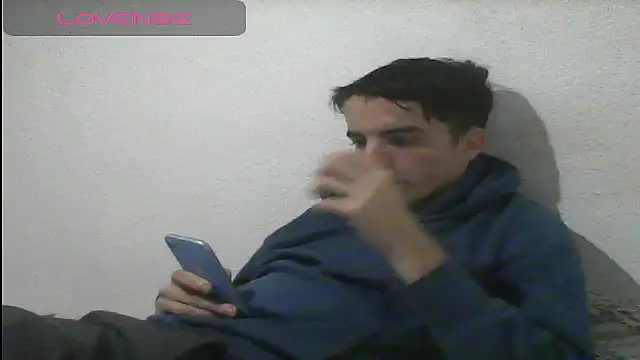 Snapshot of Tombgy07 chatting on March 4, 2025, 8:27 pm Tombgy07 online show from March 4, 2025, 8:27 pm