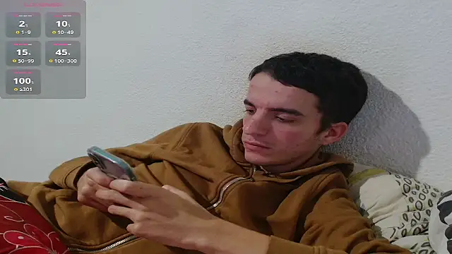 Snapshot of Tombgy07 chatting on October 15, 2025, 7:22 pm Tombgy07 online show from October 15, 2025, 7:22 pm