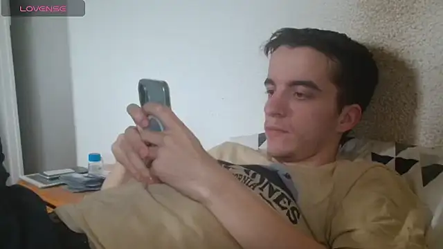 Tombgy07 online show from April 22, 2026, 1:40 pm