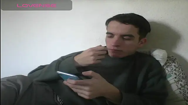 Snapshot of Tombgy07 chatting on February 15, 2025, 2:44 pm Tombgy07 online show from February 15, 2025, 2:44 pm