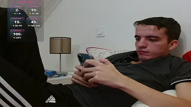 Tombgy07 online show from December 3, 2025, 8:30 pm