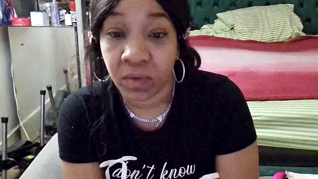 Snapshot of YasmineMinaj chatting on October 31, 2025, 3:36 am YasmineMinaj online show from October 31, 2025, 3:36 am