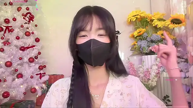 Snapshot of Your-Sunshine chatting on November 17, 2025, 6:28 am Your-Sunshine online show from November 17, 2025, 6:28 am