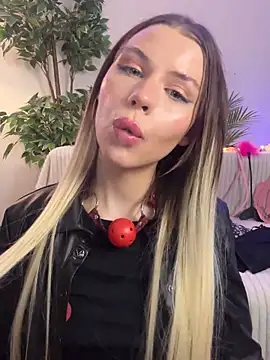 Snapshot of KittyKatyDream chatting on February 3, 2025, 7:31 pm KittyKatyDream online show from February 3, 2025, 7:31 pm