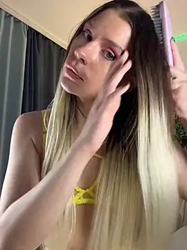 Snapshot of KittyKatyDream chatting on February 17, 2025, 9:10 pm KittyKatyDream online show from February 17, 2025, 9:10 pm