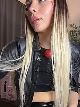 Snapshot of KittyKatyDream chatting on March 2, 2025, 12:42 am KittyKatyDream online show from March 2, 2025, 12:42 am