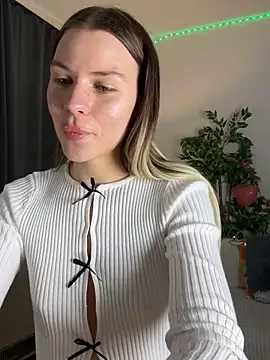 Snapshot of KittyKatyDream chatting on February 14, 2025, 6:19 pm KittyKatyDream online show from February 14, 2025, 6:19 pm