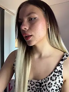 Snapshot of KittyKatyDream chatting on March 13, 2025, 1:29 pm KittyKatyDream online show from March 13, 2025, 1:29 pm