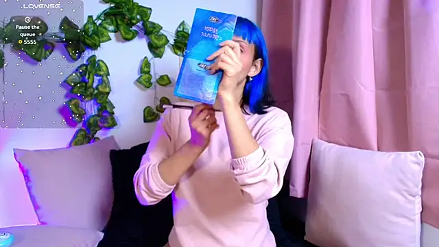 tati cardenas online show from February 13, 2026, 5:07 am