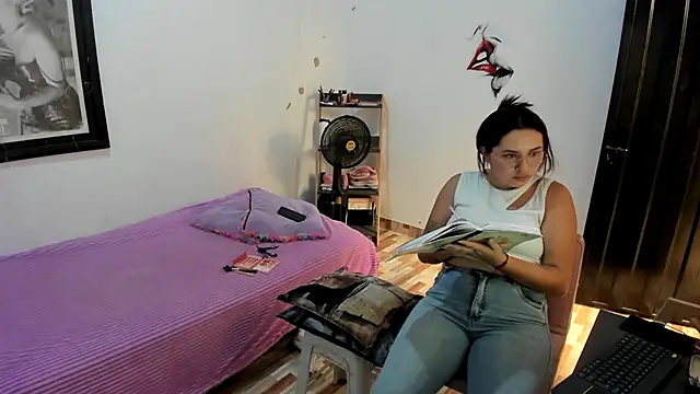  girls on fire  online show from February 28, 2026, 7:24 pm