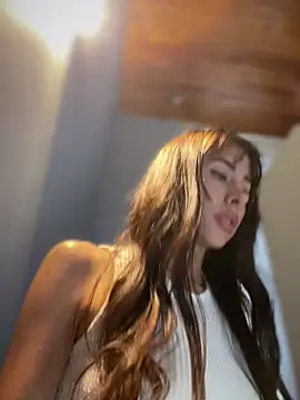 lauravasquez online show from April 14, 2026, 5:18 pm