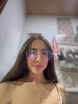 Snapshot of lauravasquez chatting on March 11, 2025, 10:31 pm lauravasquez online show from March 11, 2025, 10:31 pm