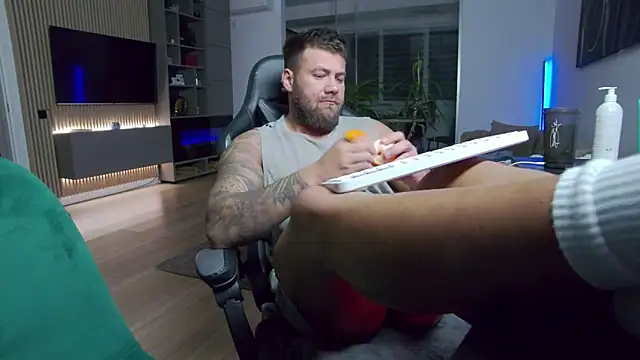 Snapshot of UbbeViking chatting on December 5, 2025, 7:23 pm UbbeViking online show from December 5, 2025, 7:23 pm