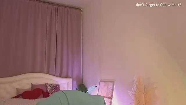 LauraCoy online show from November 20, 2025, 10:31 pm