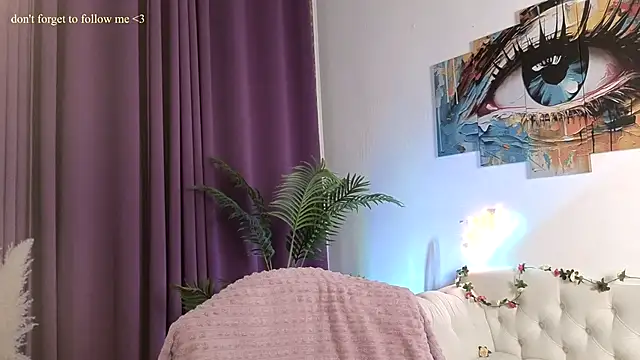 LauraCoy online show from November 15, 2025, 8:35 pm