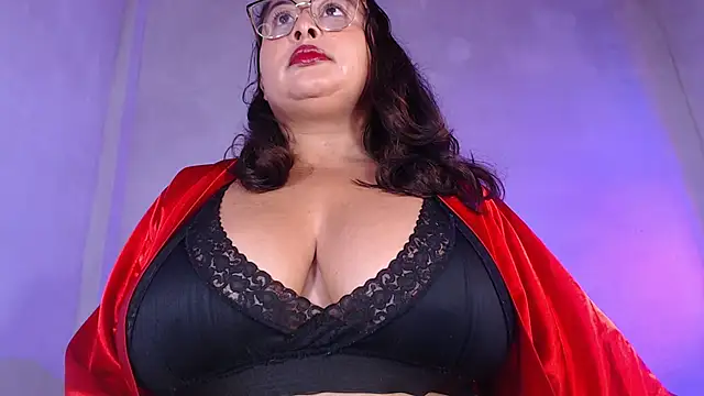 Snapshot of NadiaWhite chatting on December 1, 2025, 9:21 am NadiaWhite online show from December 1, 2025, 9:21 am