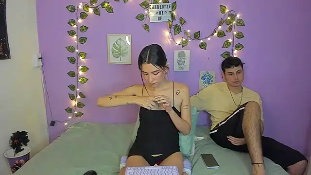 Snapshot of charlottte_queen chatting on February 15, 2025, 10:42 pm charlottte queen online show from February 15, 2025, 10:42 pm